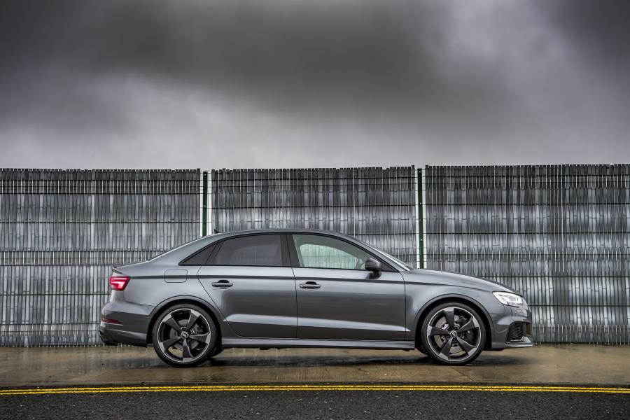  Audi RS3 Sedan Sport Edition (8V) 2019 года  (UK) (фото 12 из 40)
